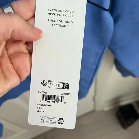 Alo Yoga Accolade Crewneck in Crystal Clear Blue Medium NWT - Picture 4 of 6